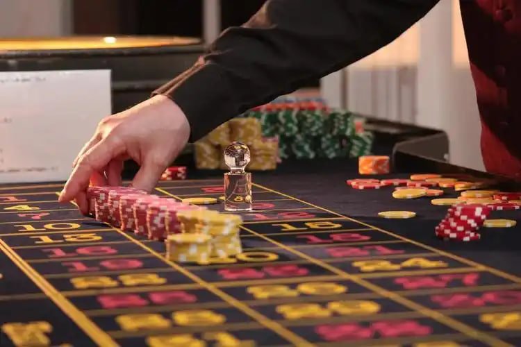 Filipino players enjoying sports and casino entertainment on mobile